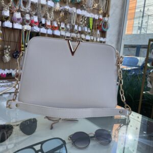 Bolsa v off-white